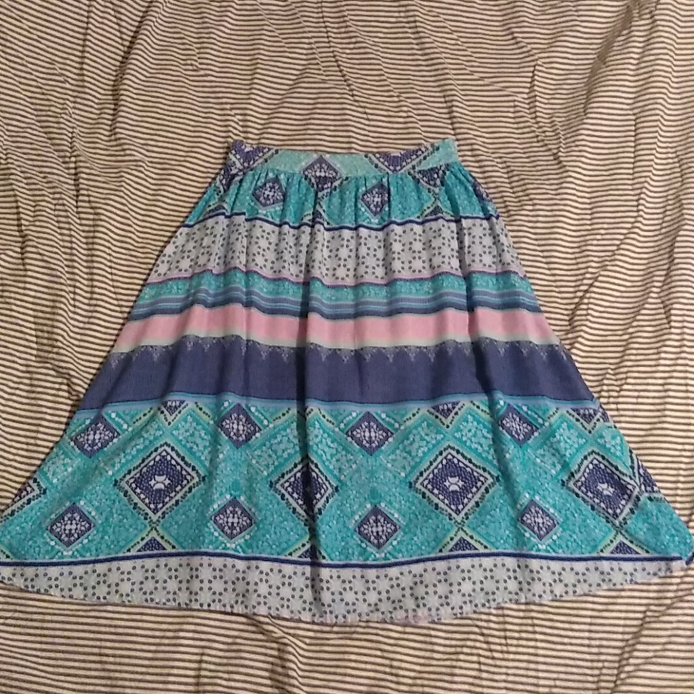 Midi length viscose skirt